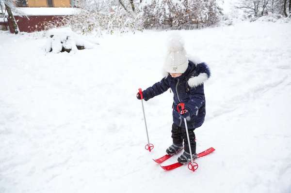 Comment choisir la bonne taille de ski pour enfants ?