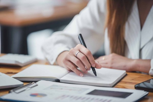 Comment choisir la meilleure adresse de domiciliation du siège social pour un micro-entrepreneur en ligne créant une SARL ?